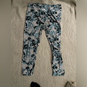 White & blue tie dye pattern no boundaries leggings
